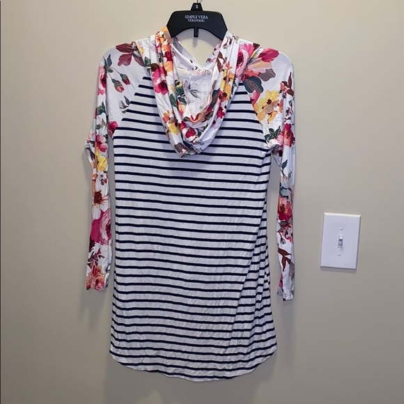 Top - Picture 2 of 6